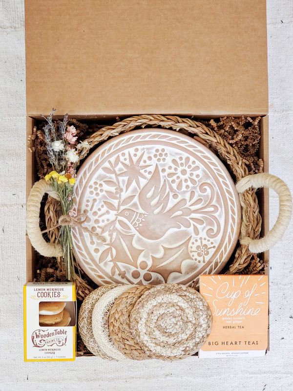 Bread Warmer Gift Box With Tea And Cookies - Bird Round