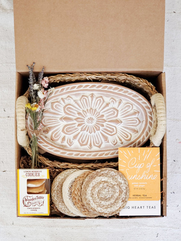 Bread Warmer Gift Box With Tea And Cookies - Flower