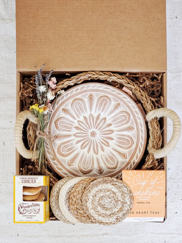 Bread Warmer Gift Box With Tea And Cookies - Vintage Flower