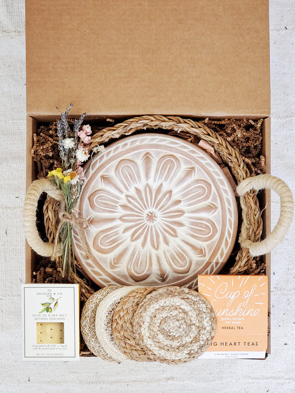 Bread Warmer Gift Box With Tea And Crackers - Round