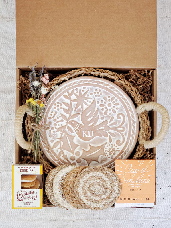 Monogrammed Bread Warmer Gift Box With Tea And Cookies - Bird Round