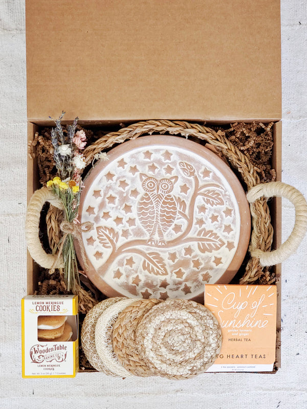 Bread Warmer Gift Box With Tea And Cookies - Owl Round