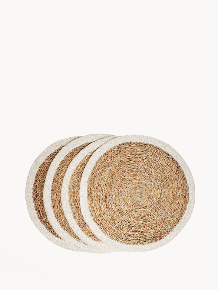 Natural textures and neutral color seagrass placemats
