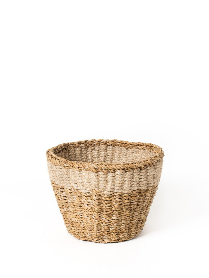 Savar small planter - Sturdy planter handwoven from natural seagrass and soft jute yarn.