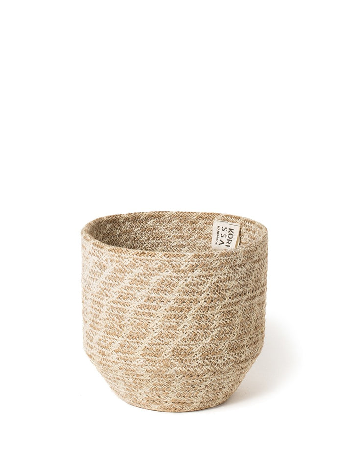 Made with Jute Yarn with the soft white and natural colorway. Goes perfectly with Jute plant hanger, or alone.