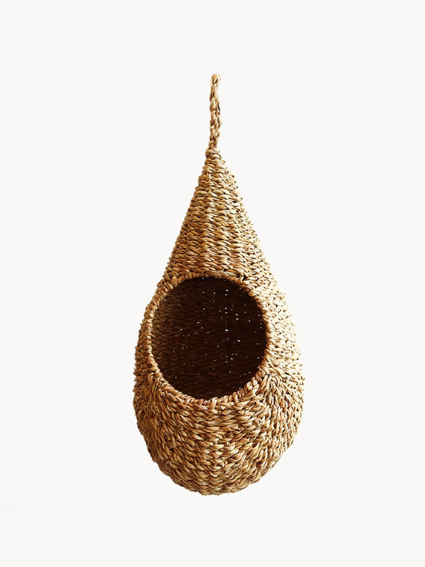 Savar pot planter is made of 100% natural fiber - seagrass. Every Knot is handwoven by fair trade artisans