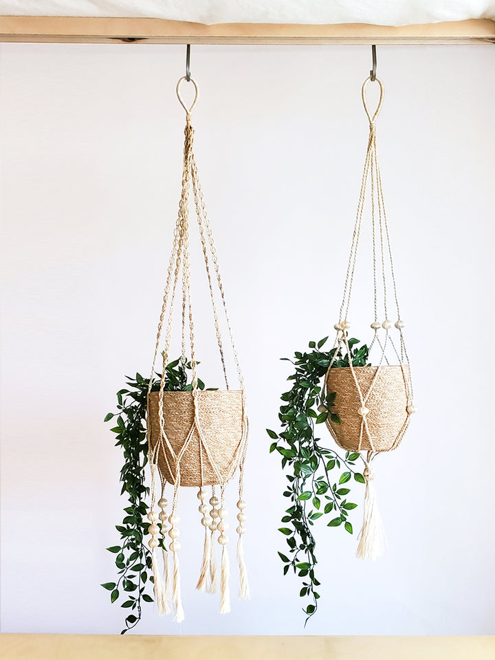 Made with Jute Yarn with the soft white and natural colorway. Goes perfectly with Jute plant hanger, or alone.